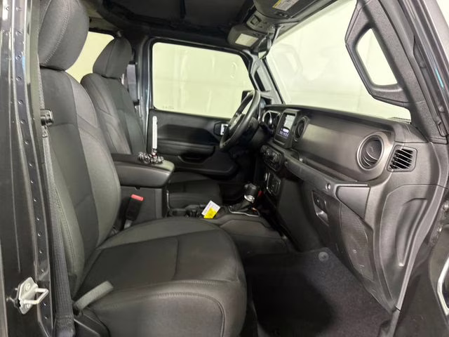 2022 Granite Crystal Metallic Clearcoat Jeep Gladiator Sport 4X4 Truck