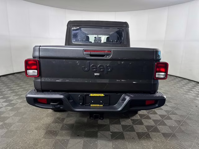 2022 Granite Crystal Metallic Clearcoat Jeep Gladiator Sport 4X4 Truck
