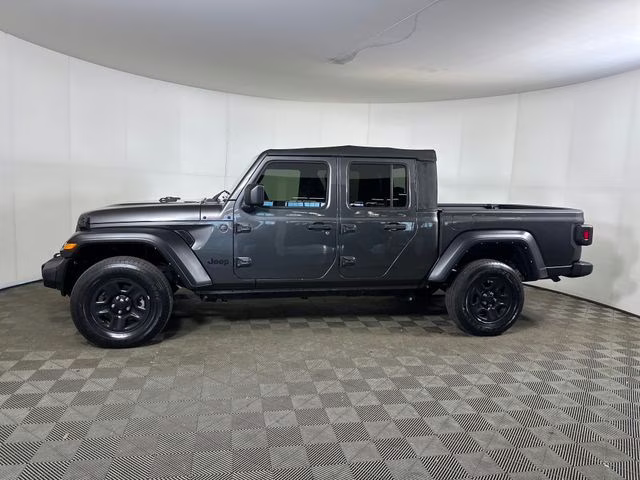 2022 Granite Crystal Metallic Clearcoat Jeep Gladiator Sport 4X4 Truck