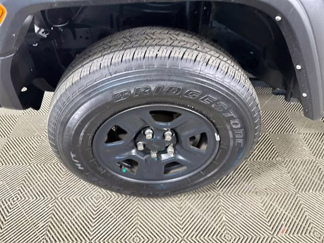2022 Granite Crystal Metallic Clearcoat Jeep Gladiator Sport 4X4 Truck