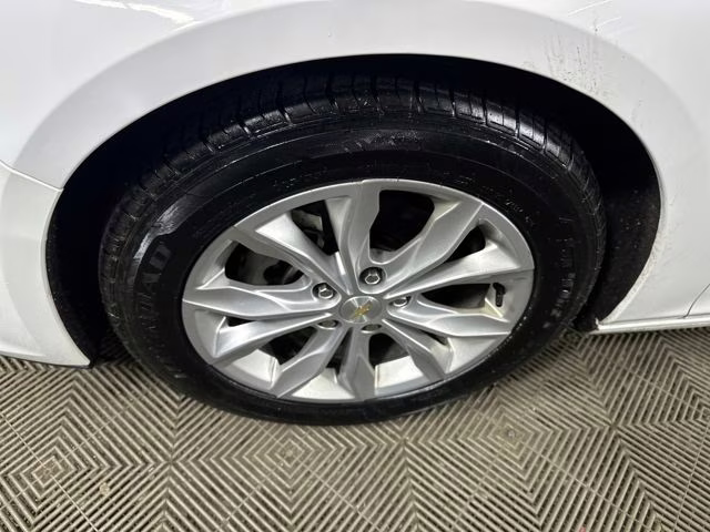 2023 White Chevrolet Malibu LT FWD Sedan