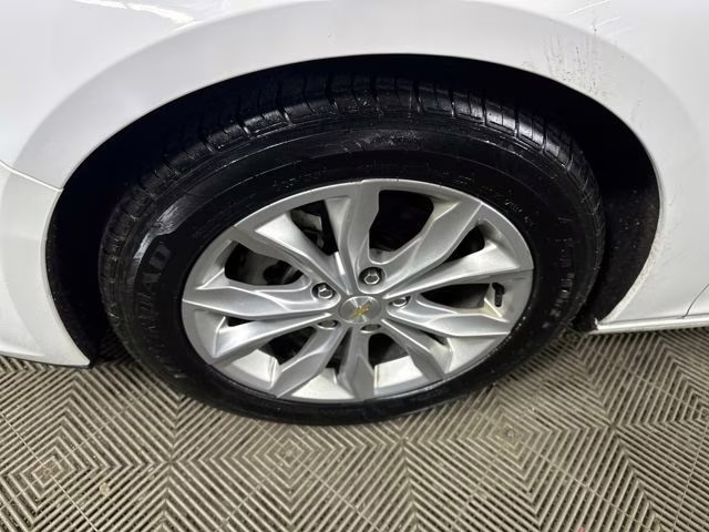 2023 White Chevrolet Malibu LT FWD Sedan