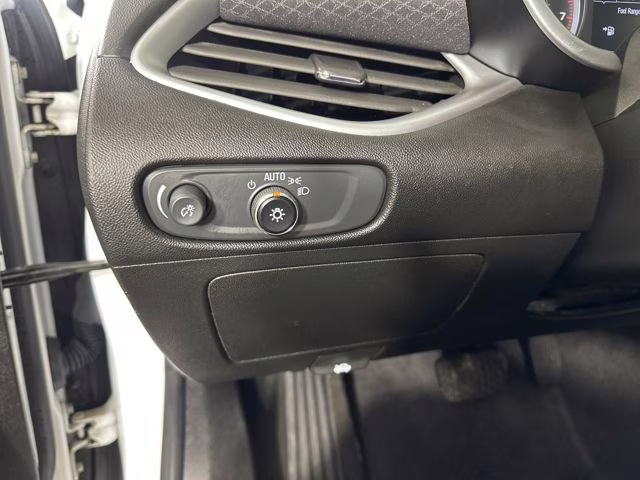 2023 White Chevrolet Malibu LT FWD Sedan