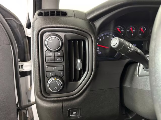 2022 Summit White Chevrolet Silverado 1500 Custom 4X4 Truck