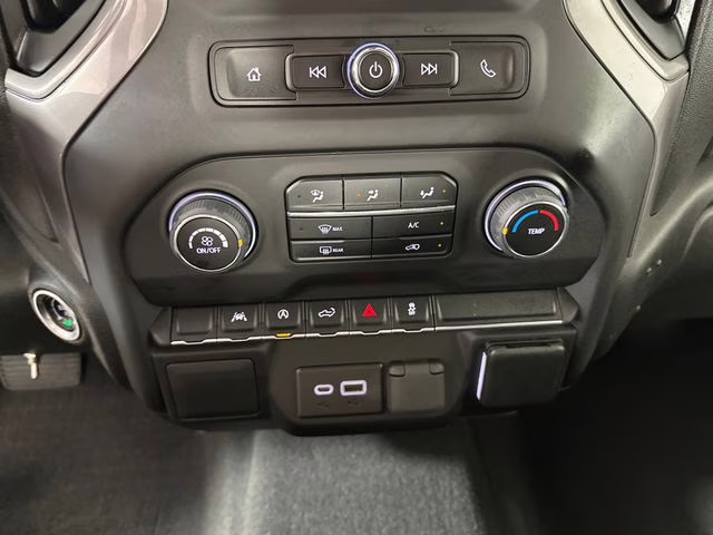 2022 Summit White Chevrolet Silverado 1500 Custom 4X4 Truck
