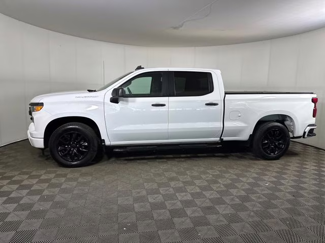 2022 Summit White Chevrolet Silverado 1500 Custom 4X4 Truck