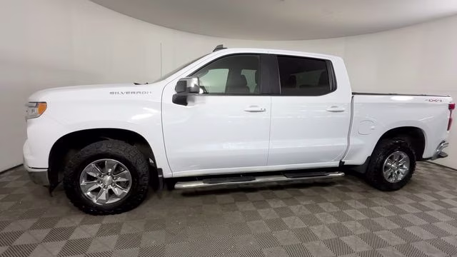 2022 Summit White Chevrolet Silverado 1500 LT 4X4 Truck