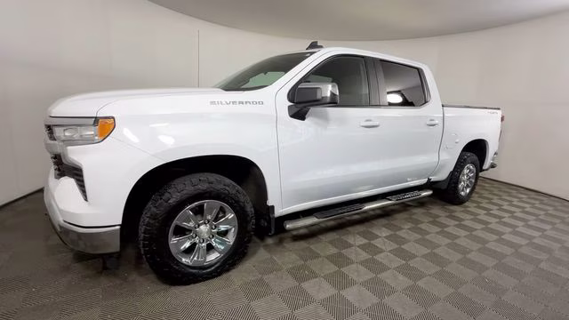 2022 Summit White Chevrolet Silverado 1500 LT 4X4 Truck