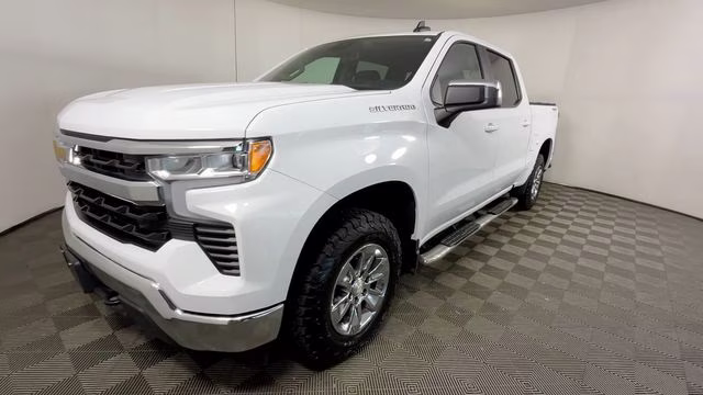 2022 Summit White Chevrolet Silverado 1500 LT 4X4 Truck