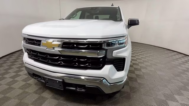 2022 Summit White Chevrolet Silverado 1500 LT 4X4 Truck