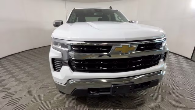 2022 Summit White Chevrolet Silverado 1500 LT 4X4 Truck