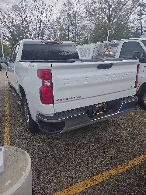 2022 Summit White Chevrolet Silverado 1500 LT 4X4 Truck
