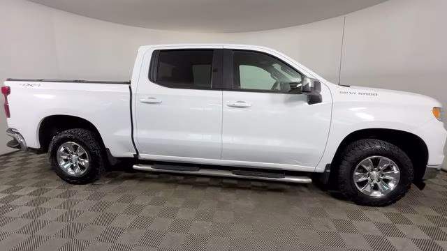 2022 Summit White Chevrolet Silverado 1500 LT 4X4 Truck
