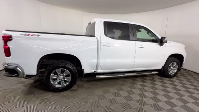 2022 Summit White Chevrolet Silverado 1500 LT 4X4 Truck