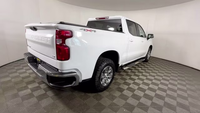 2022 Summit White Chevrolet Silverado 1500 LT 4X4 Truck