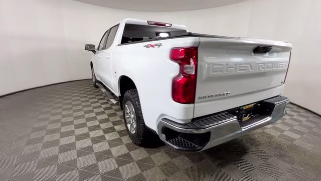 2022 Summit White Chevrolet Silverado 1500 LT 4X4 Truck