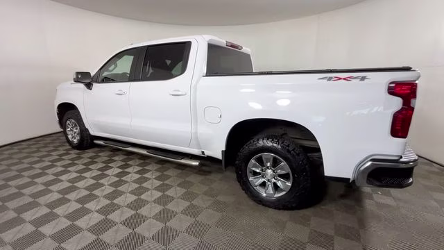 2022 Summit White Chevrolet Silverado 1500 LT 4X4 Truck