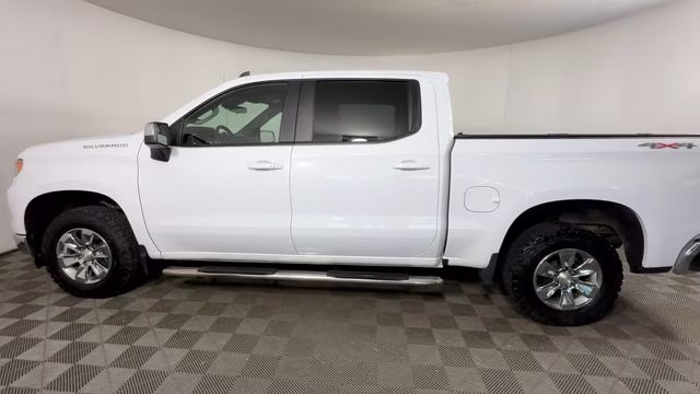 2022 Summit White Chevrolet Silverado 1500 LT 4X4 Truck