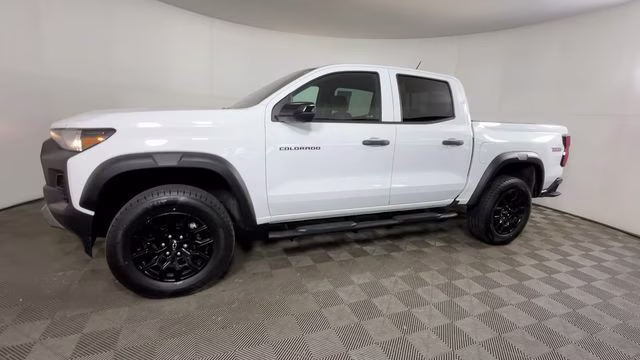 2023 Summit White Chevrolet Colorado Trail Boss 4X4 Truck