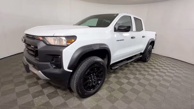 2023 Summit White Chevrolet Colorado Trail Boss 4X4 Truck