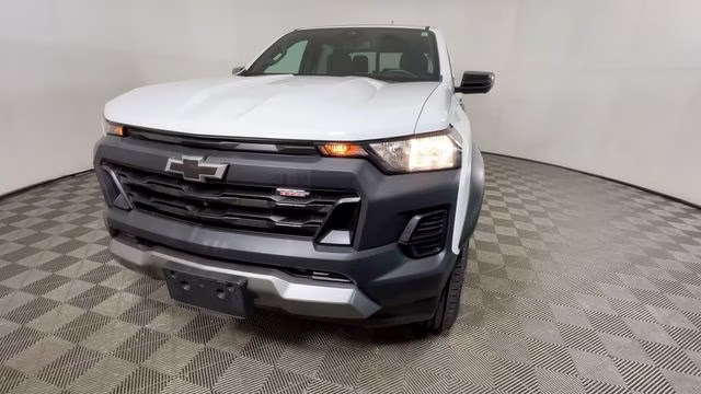 2023 Summit White Chevrolet Colorado Trail Boss 4X4 Truck