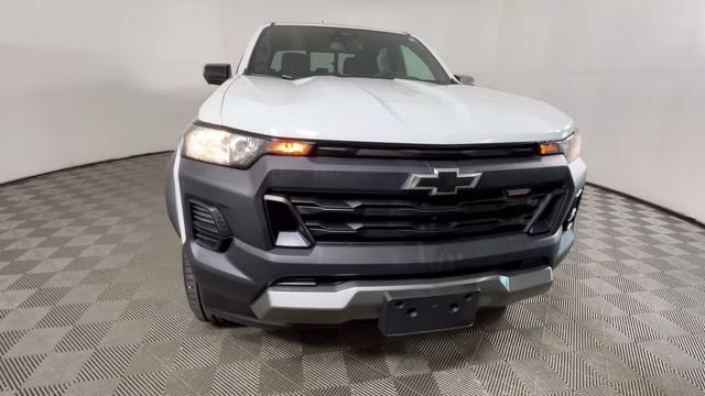 2023 Summit White Chevrolet Colorado Trail Boss 4X4 Truck