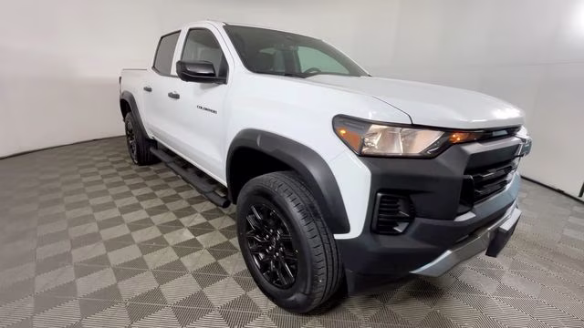 2023 Summit White Chevrolet Colorado Trail Boss 4X4 Truck