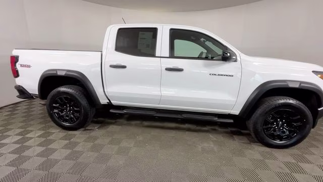 2023 Summit White Chevrolet Colorado Trail Boss 4X4 Truck