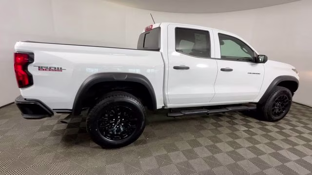 2023 Summit White Chevrolet Colorado Trail Boss 4X4 Truck