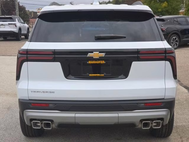2026 Polar White Tricoat Chevrolet Traverse LT FWD SUV