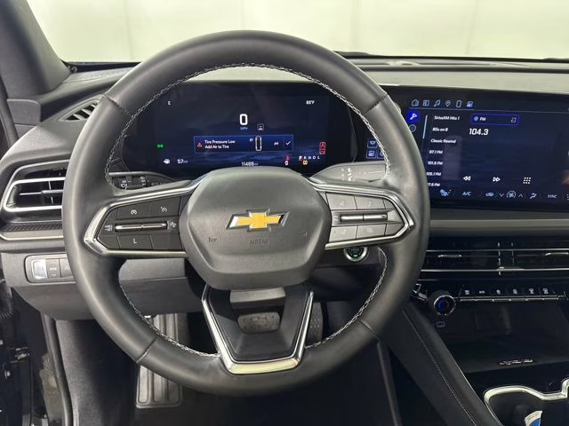 2024 Mosaic Black Metallic Chevrolet Traverse LT FWD SUV