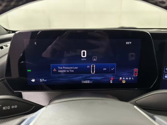 2024 Mosaic Black Metallic Chevrolet Traverse LT FWD SUV