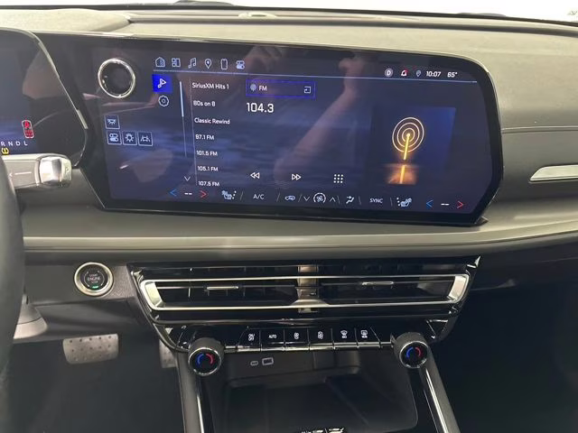 2024 Mosaic Black Metallic Chevrolet Traverse LT FWD SUV
