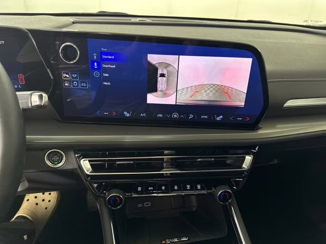 2024 Mosaic Black Metallic Chevrolet Traverse LT FWD SUV