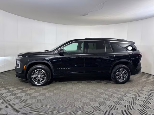 2024 Mosaic Black Metallic Chevrolet Traverse LT FWD SUV