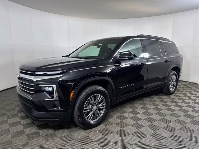 2024 Mosaic Black Metallic Chevrolet Traverse LT FWD SUV