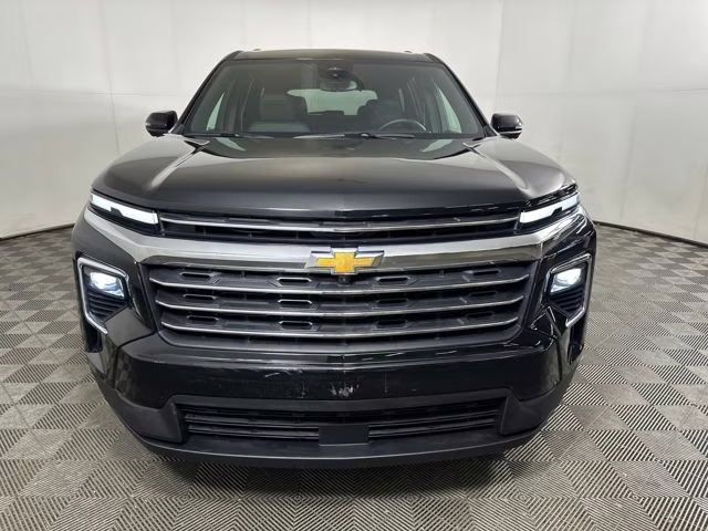 2024 Mosaic Black Metallic Chevrolet Traverse LT FWD SUV