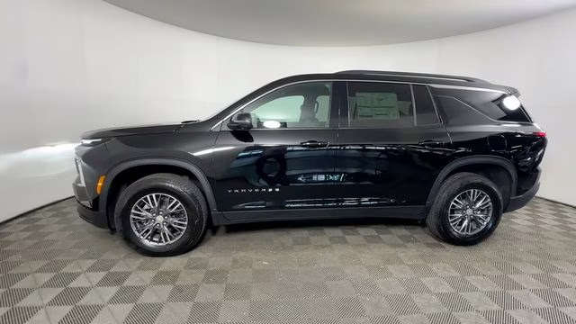 2026 Mosaic Black Metallic Chevrolet Traverse LT FWD SUV