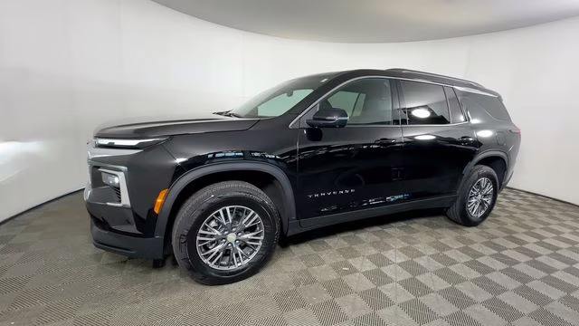 2026 Mosaic Black Metallic Chevrolet Traverse LT FWD SUV
