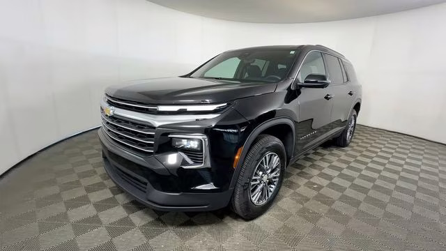 2026 Mosaic Black Metallic Chevrolet Traverse LT FWD SUV