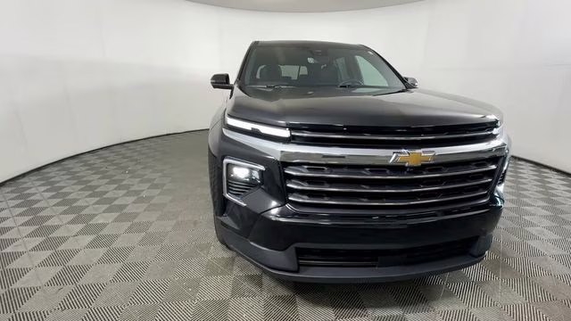 2026 Mosaic Black Metallic Chevrolet Traverse LT FWD SUV