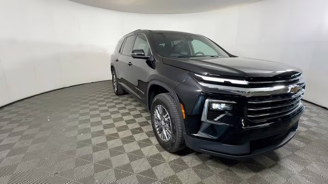 2026 Mosaic Black Metallic Chevrolet Traverse LT FWD SUV