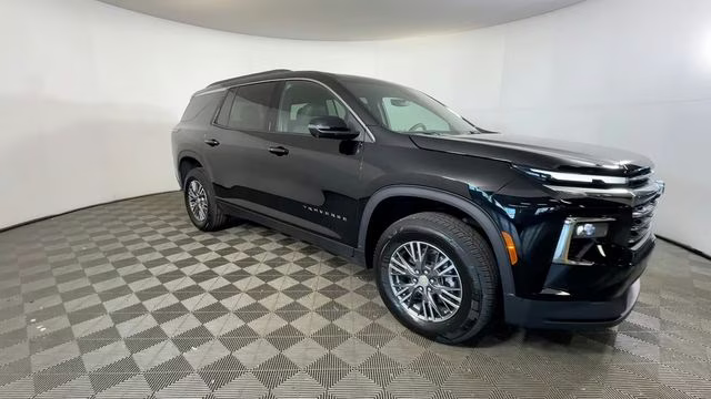 2026 Mosaic Black Metallic Chevrolet Traverse LT FWD SUV