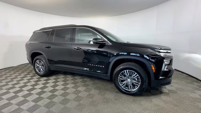 2026 Mosaic Black Metallic Chevrolet Traverse LT FWD SUV