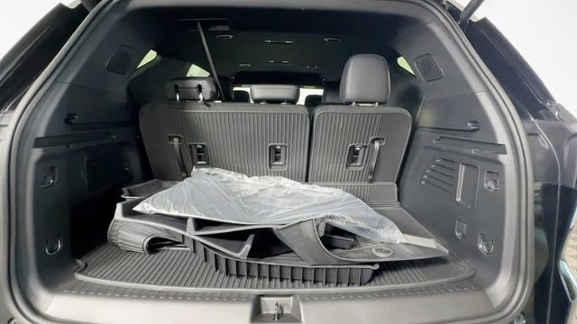 2026 Mosaic Black Metallic Chevrolet Traverse LT FWD SUV