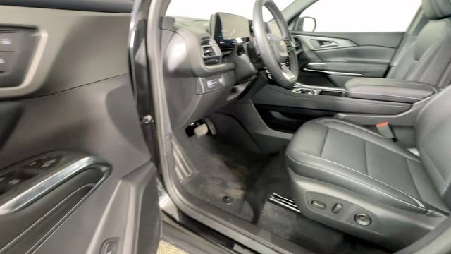 2026 Mosaic Black Metallic Chevrolet Traverse LT FWD SUV