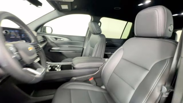 2026 Mosaic Black Metallic Chevrolet Traverse LT FWD SUV