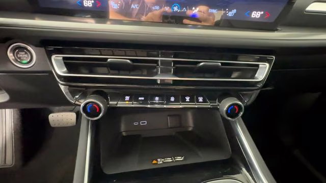 2026 Mosaic Black Metallic Chevrolet Traverse LT FWD SUV