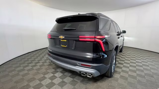 2026 Mosaic Black Metallic Chevrolet Traverse LT FWD SUV