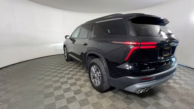2026 Mosaic Black Metallic Chevrolet Traverse LT FWD SUV